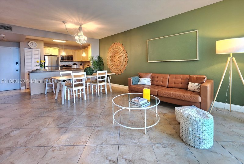 Apartment for rent at Alexander Towers 407