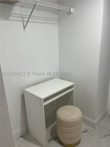 Comprar apartamento no Parker Plaza Estates 1602