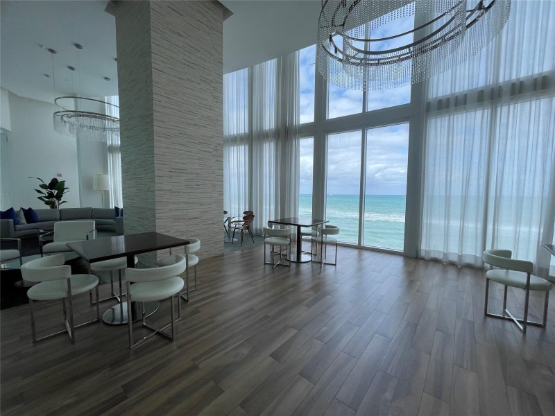 Condo for sale at Trump Tower One 502