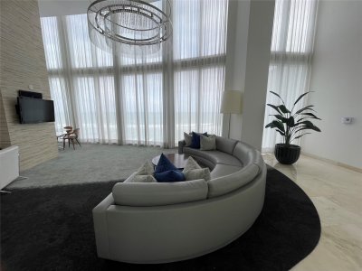 Comprar apartamento no Trump Tower One 502