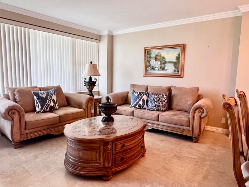 Condo for sale at Coral Ridge Towers East 518