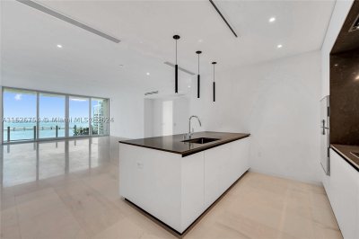 Comprar apartamento no Aston Martin Residences 703
