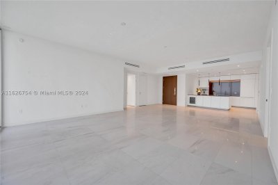 Comprar apartamento no Aston Martin Residences 703