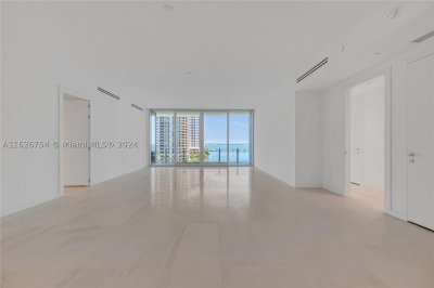 Comprar apartamento no Aston Martin Residences 703