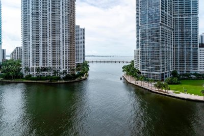 Comprar apartamento no Aston Martin Residences 902