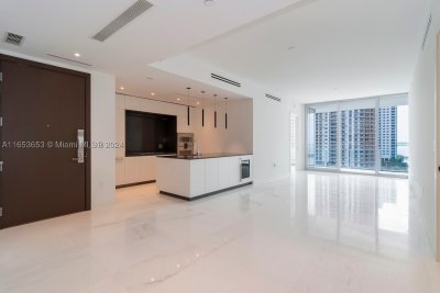 Comprar apartamento no Aston Martin Residences 902