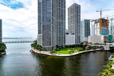 Comprar apartamento no Aston Martin Residences 902
