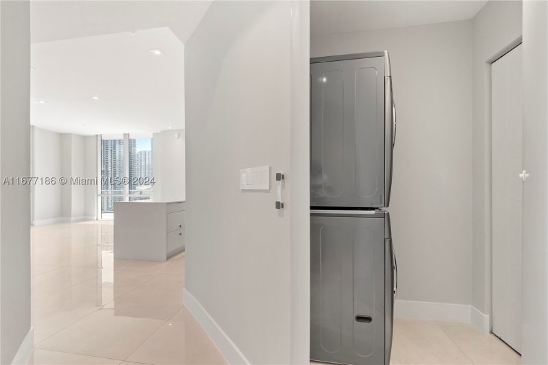 Condo for sale at Brickell Ten PH03