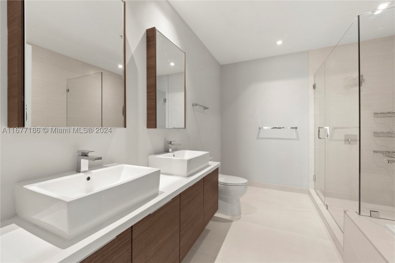 Condo for sale at Brickell Ten PH03