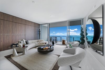 Comprar apartamento no Aston Martin Residences 4703