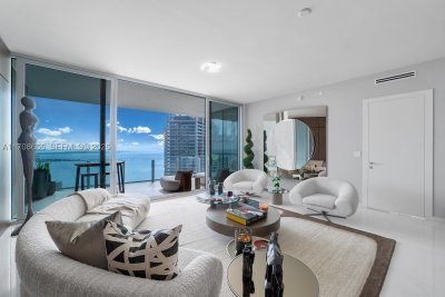 Comprar apartamento no Aston Martin Residences 4703