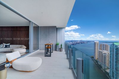 Comprar apartamento no Aston Martin Residences 4703