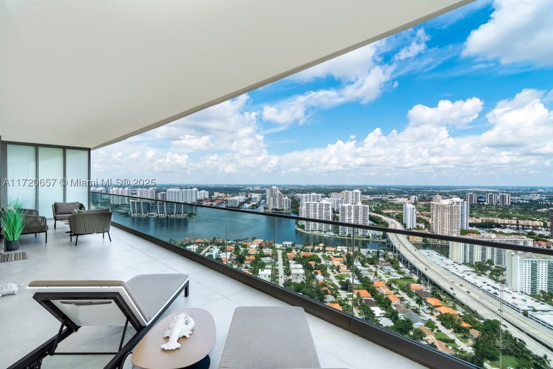 Alquiler de apartamento en Residences by Armani / Casa 4102