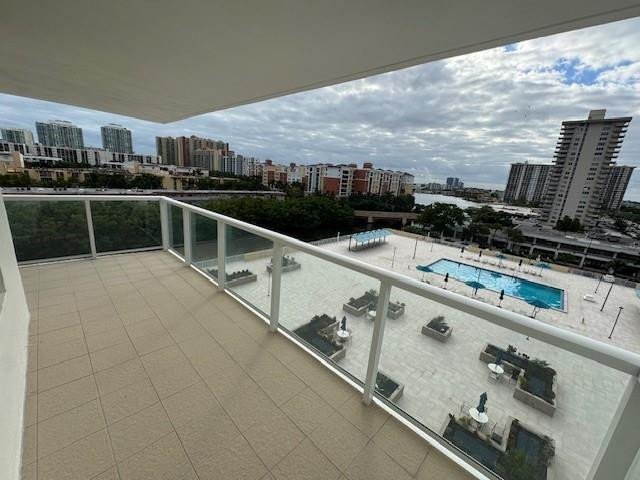 Condo for sale at Winston Towers 814