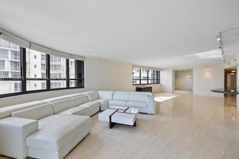 Comprar apartamento no Tiffany Bal Harbour 502