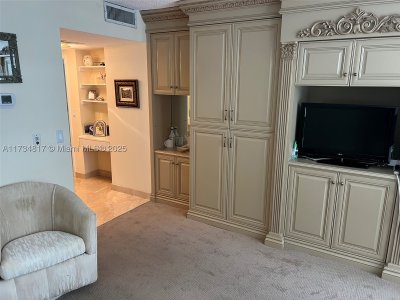 Comprar apartamento no Balmoral Condo 17J