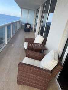 Comprar apartamento no Beach Club Two 1708