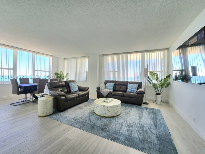 Apartment for rent at Alexander Towers 1014