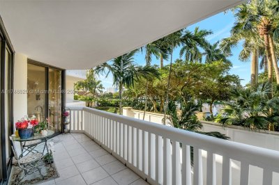 Comprar apartamento no 2000 Williams Island 410