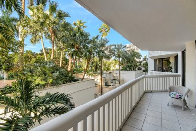 Comprar apartamento no 2000 Williams Island 410