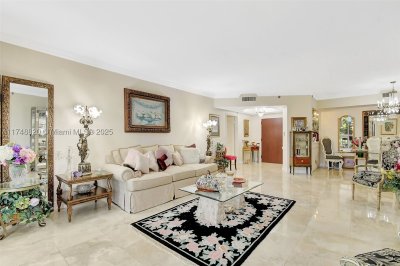 Comprar apartamento no 2000 Williams Island 410