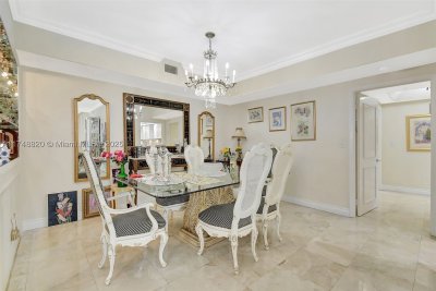 Comprar apartamento no 2000 Williams Island 410