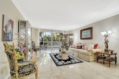 Comprar apartamento no 2000 Williams Island 410