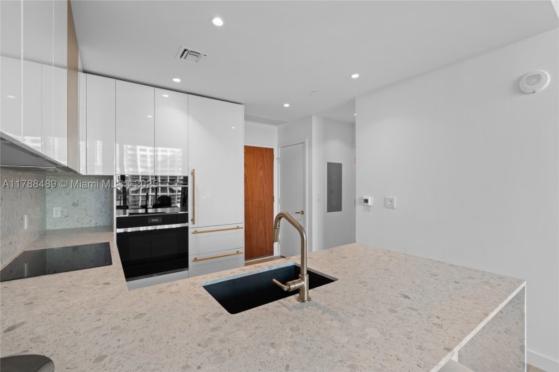 Comprar apartamento en MR. C Residences 615