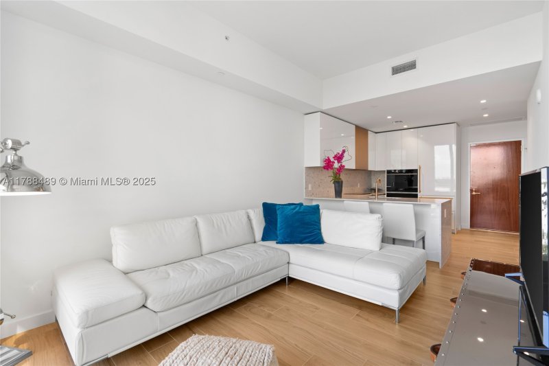 Comprar apartamento en MR. C Residences 615