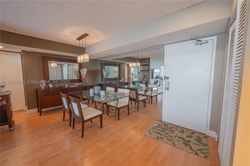 Condo for sale at Winston Towers 401