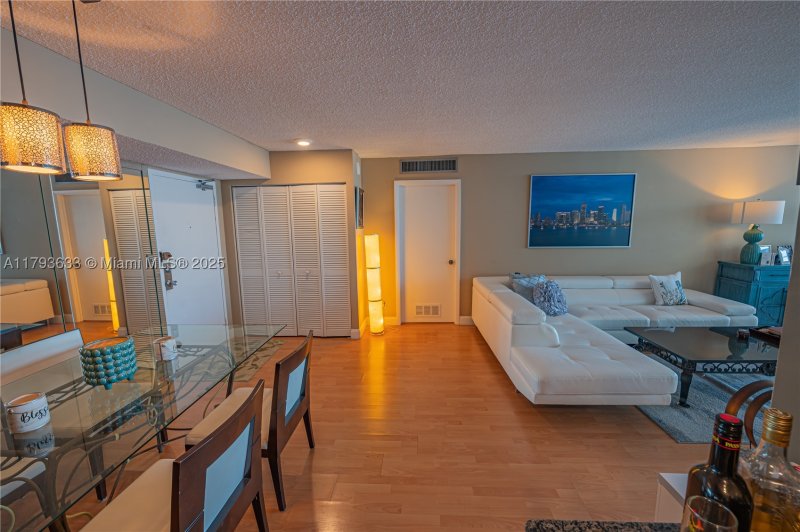 Condo for sale at Winston Towers 401
