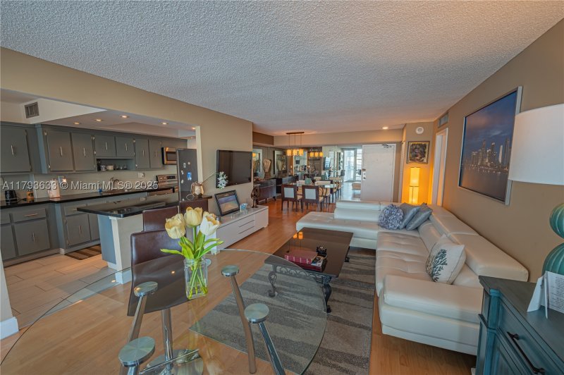 Condo for sale at Winston Towers 401