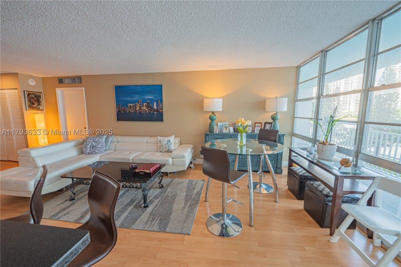 Condo for sale at Winston Towers 401