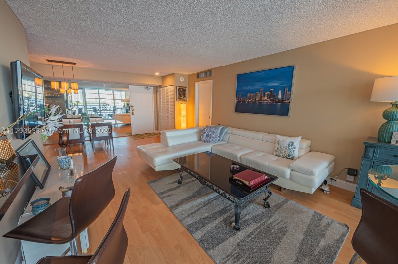 Condo for sale at Winston Towers 401