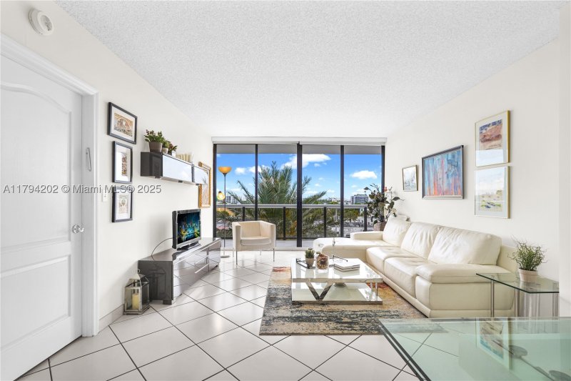 Comprar apartamento en The Waves Condo 603