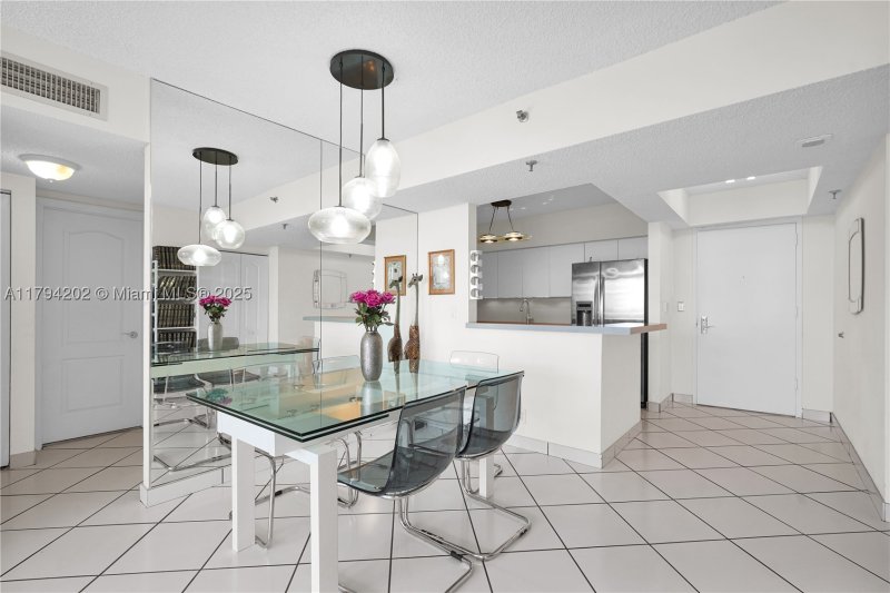 Comprar apartamento en The Waves Condo 603