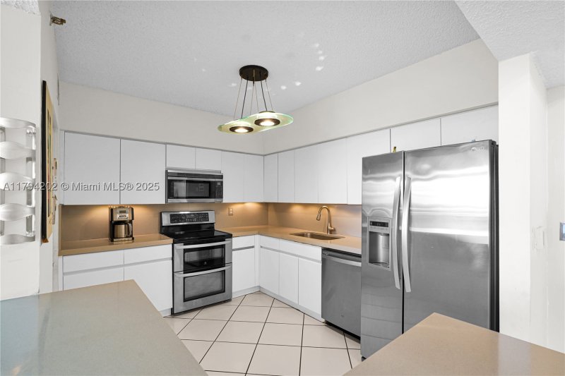 Comprar apartamento en The Waves Condo 603