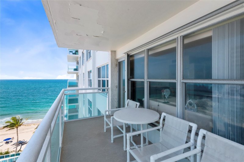 Condo for sale at Playa Del Mar 816