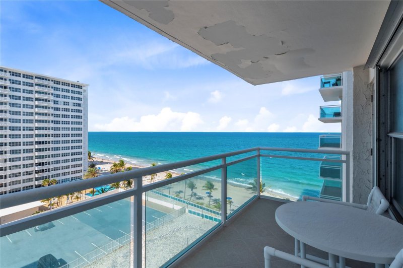 Condo for sale at Playa Del Mar 816