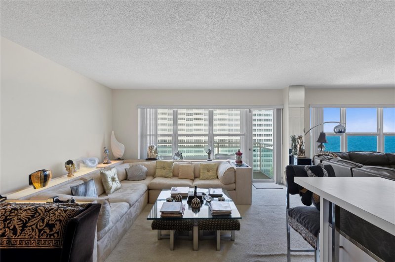 Condo for sale at Playa Del Mar 816