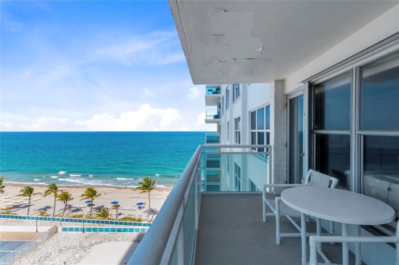 Condo for sale at Playa Del Mar 816