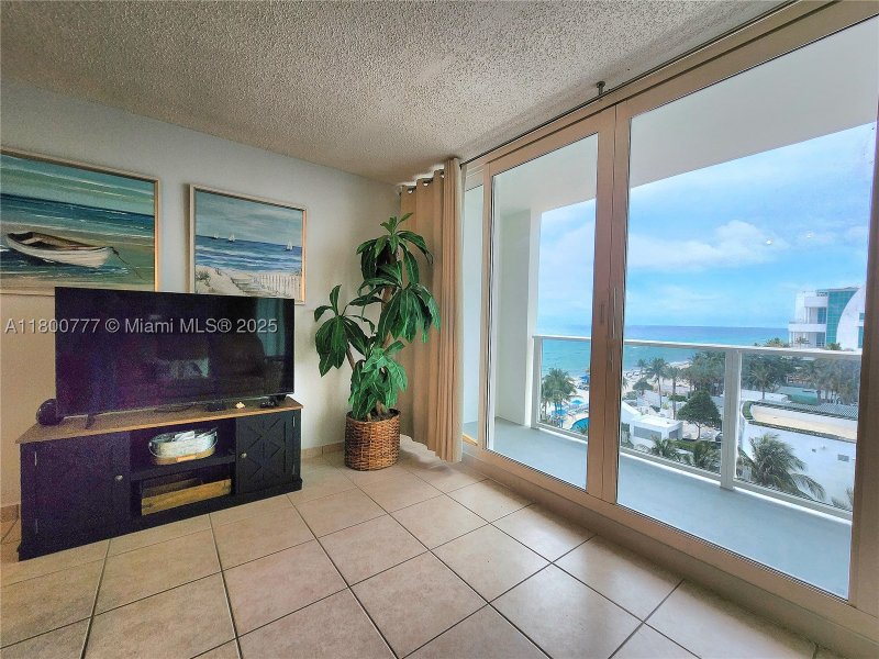 Apartment for rent at Alexander Towers 815