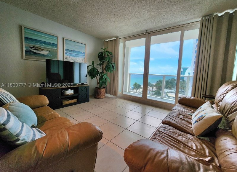 Apartment for rent at Alexander Towers 815