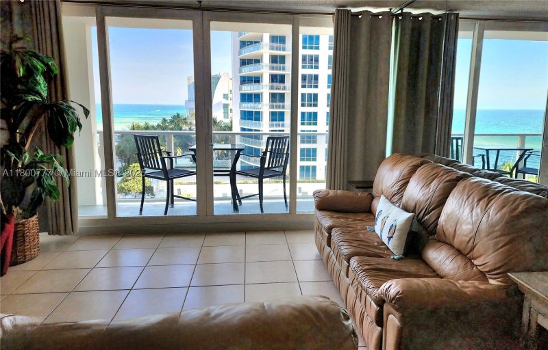 Apartment for rent at Alexander Towers 815