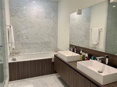 Comprar apartamento en Brickell Flatiron 1805