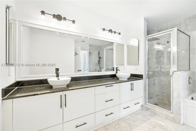 Comprar apartamento no Brickell on the River North 4021