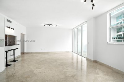 Comprar apartamento no Brickell on the River North 4021