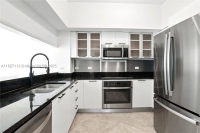 Comprar apartamento no Brickell on the River North 4021