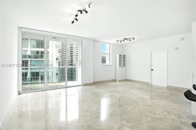Comprar apartamento no Brickell on the River North 4021