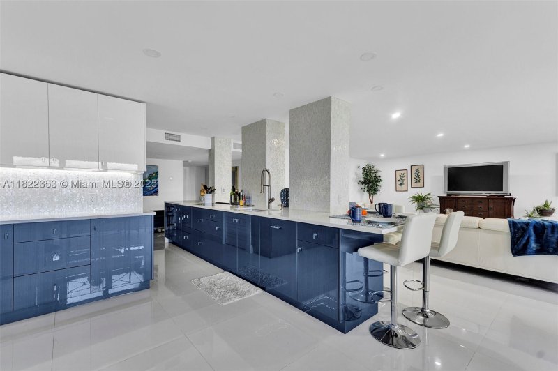 Condo for sale at Playa Del Mar 506